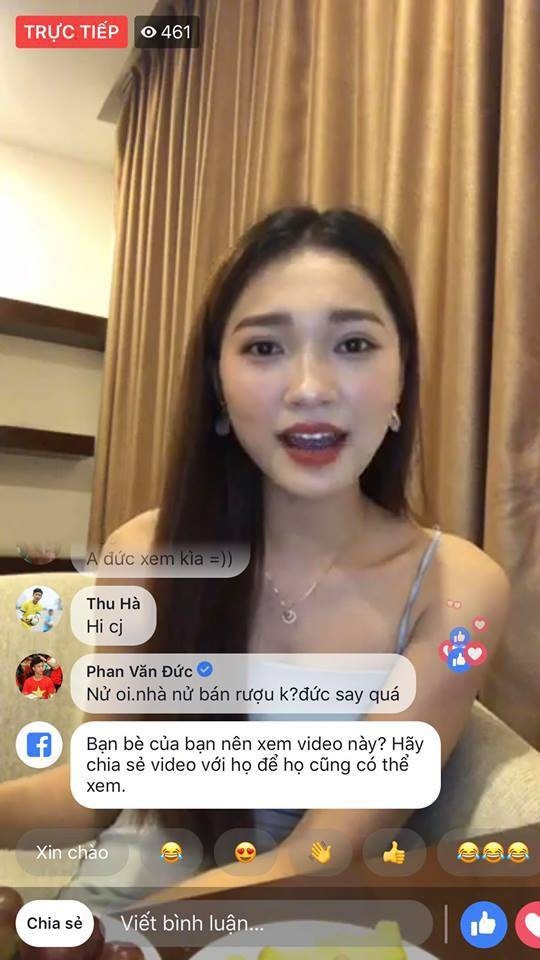 Tro ve tu AFF CUP 2018: Phan Van Duc bat gap o khach san, Quang Hai guong vo lai lanh?