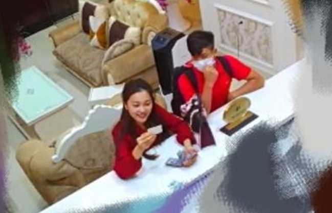 Tro ve tu AFF CUP 2018: Phan Van Duc bat gap o khach san, Quang Hai guong vo lai lanh?