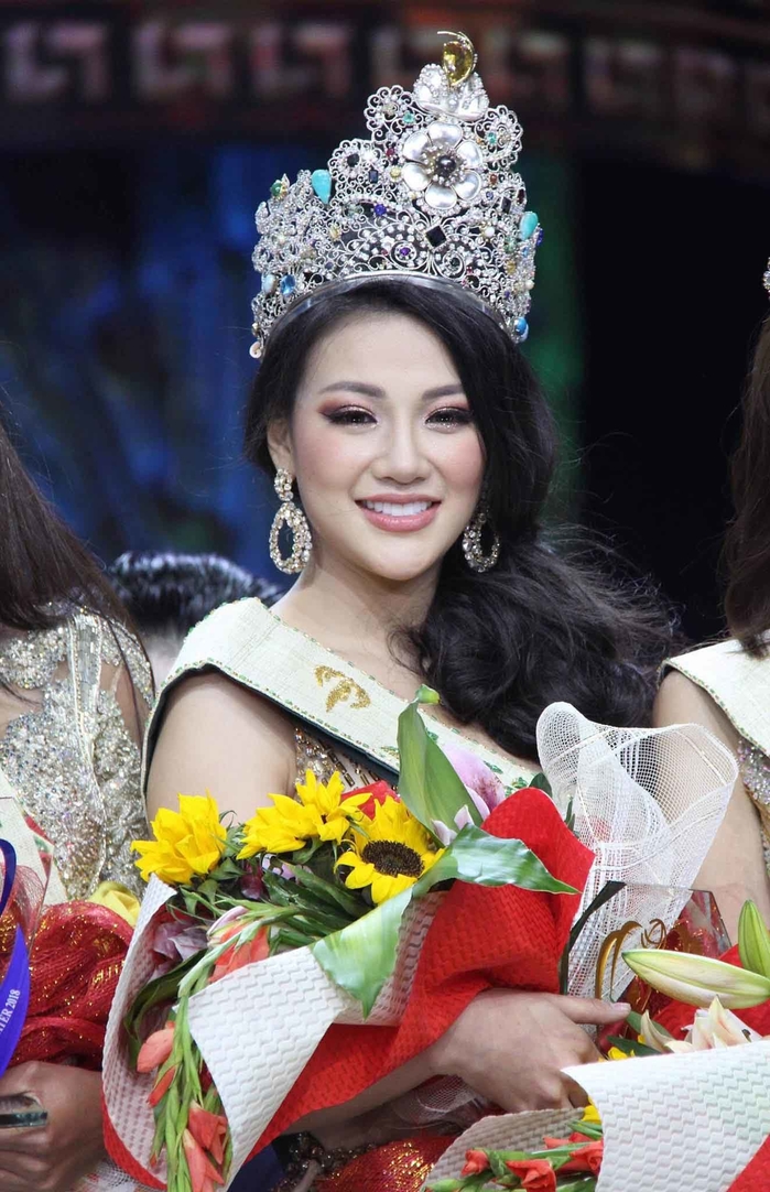 Đọ vẻ nóng bỏng của 6 nữ hoàng sắc đẹp đăng quang năm 2018