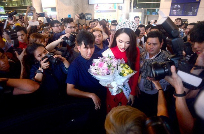 Hoa hậu về nước: : Người được săn đón, người không ai quan tâm