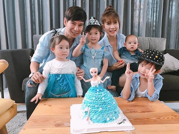 3 gia đình sao Việt: Bố soái ca, mẹ ngọc nữ sinh con thiên thần đẹp
