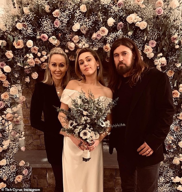 Miley Cyrus đã có tin vui, giới tính em bé cũng được tiết lộ?