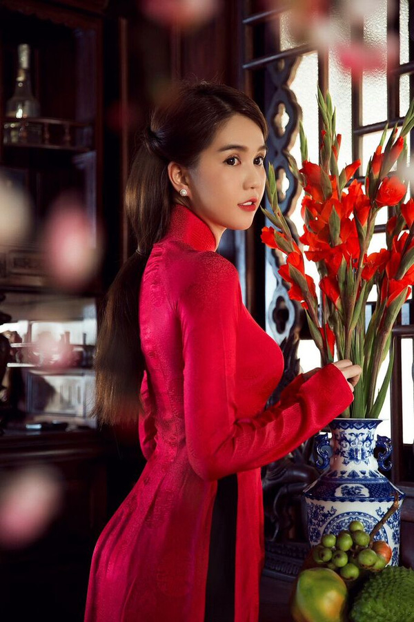 4 kiểu tóc dành cho bạn gái diện áo dài