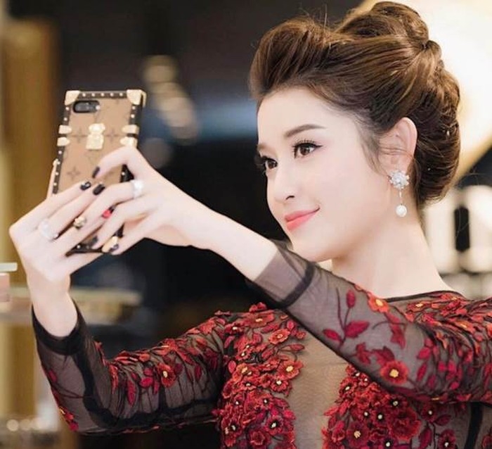 Trông tưởng đồ chơi nhưng đây lại là loạt phụ kiện đắt xắt ra miếng củ