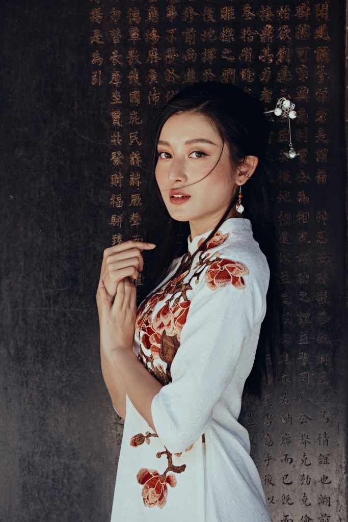 Á hậu Huyền My trở thành mỹ nhân đón Tết sớm nhất nhì showbiz