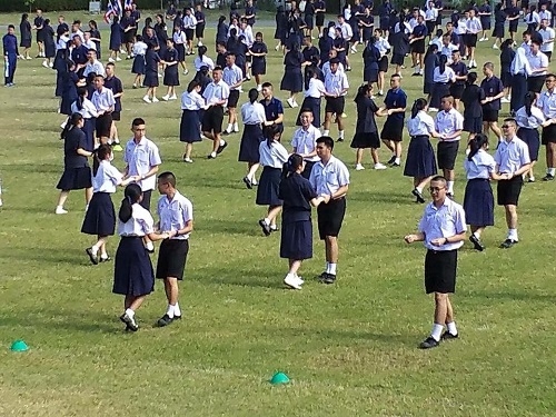 Ảnh vui tuần qua: Con đẻ - con nuôi, đặc sản mỳ dây chun