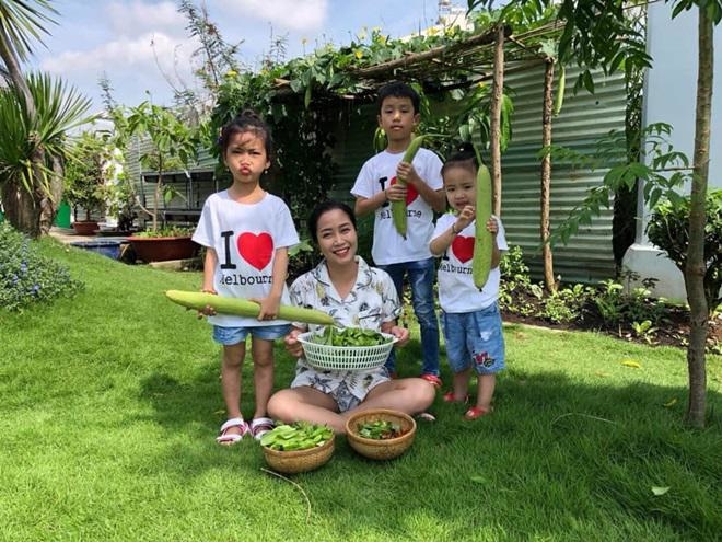 Bà mẹ 3 con Ốc Thanh Vân khiến mọi người thán phục bởi cách dạy con