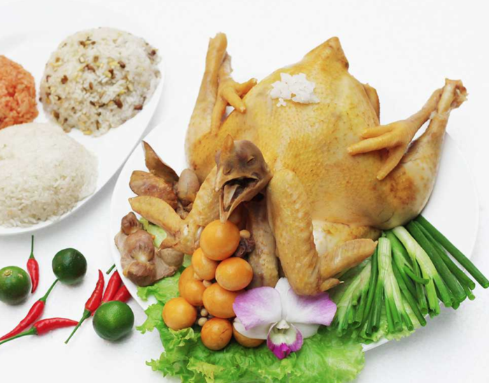 Bật mí cho các chị em nội trợ cách luộc gà ngon, vàng óng