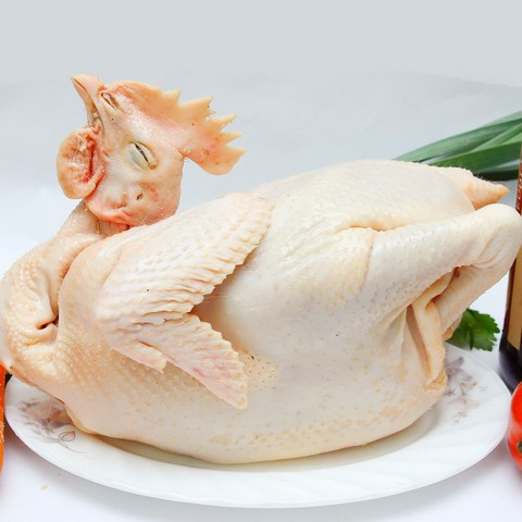 Bật mí cho các chị em nội trợ cách luộc gà ngon, vàng óng