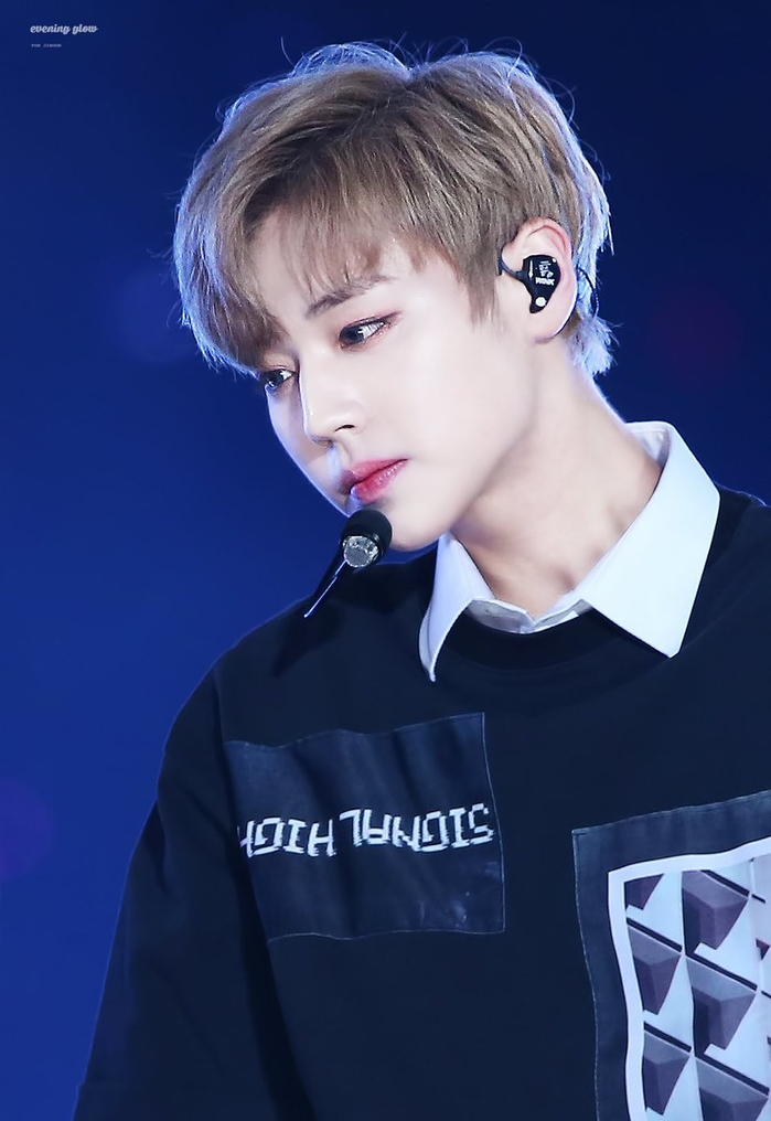 Bất ngờ trước top 10 thần tượng Kpop được bàn tán nhiều nhất năm 2018!