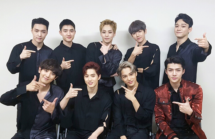 Bất ngờ trước top 10 thần tượng Kpop được bàn tán nhiều nhất năm 2018!