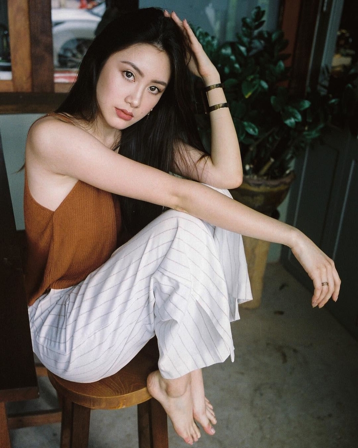 Bất ngờ với cặp chị em người Lào gốc Việt sở hữu nhan sắc cực xinh đẹp