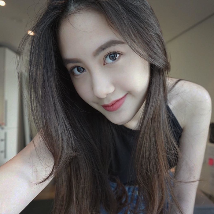 Bất ngờ với cặp chị em người Lào gốc Việt sở hữu nhan sắc cực xinh đẹp