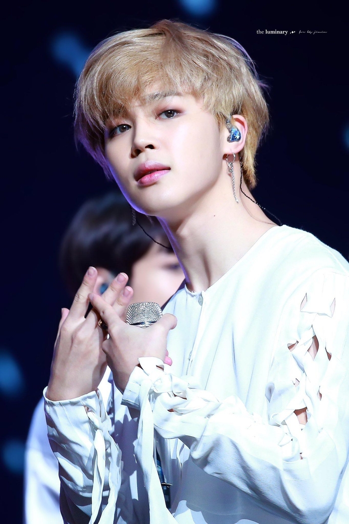 Biến động Top 30 idol nam hot nhất: Nam nhân BTS bỏ xa EXO