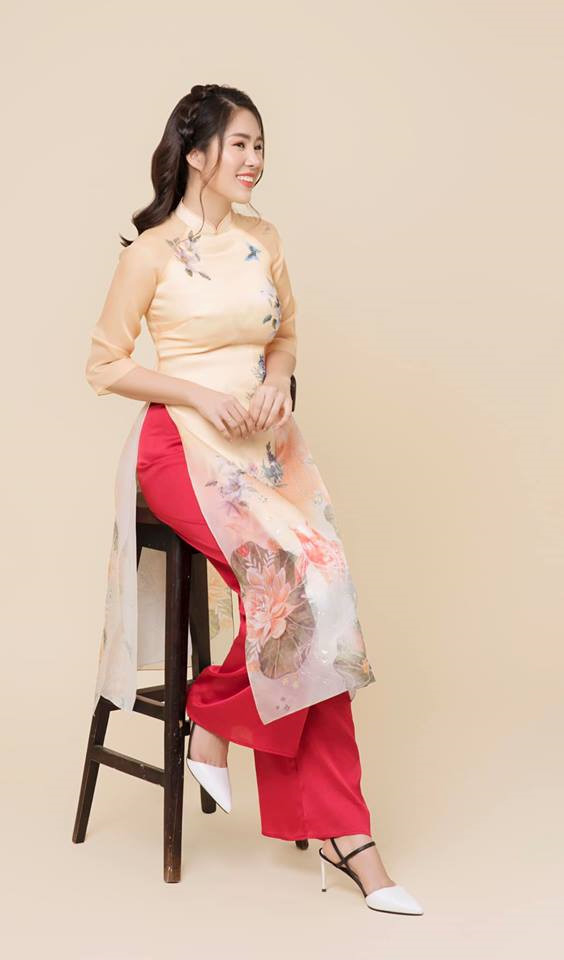 Bố mẹ Hoài Linh về Việt Nam thăm con trai, Cường - Đàm làm lễ ăn hỏi