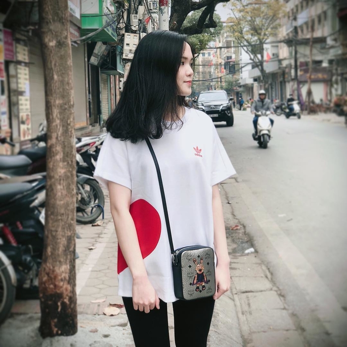 Bộ sưu tập hàng hiệu của người yêu cầu thủ đến sao Việt cũng phải nể