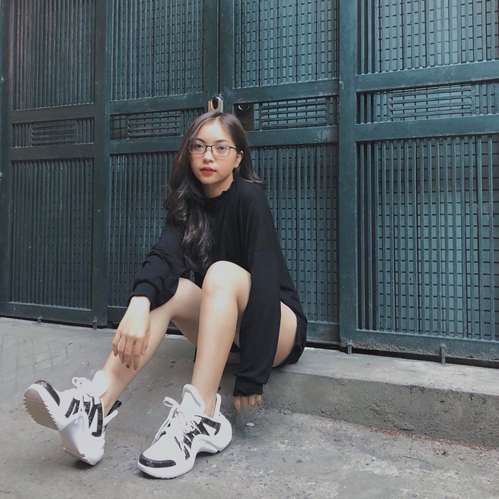 Bộ sưu tập hàng hiệu của người yêu cầu thủ đến sao Việt cũng phải nể