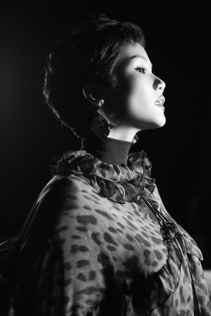 Boc me cach chiem spotlight tham do cua sao: Huong Giang thay kieu toc la tao bao?