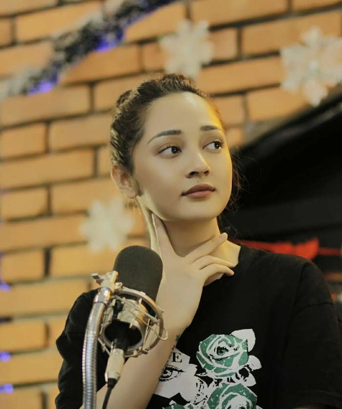 Bốn mỹ nhân Vbiz “muốn dìm cũng không thể chìm” bằng ảnh chụp lén