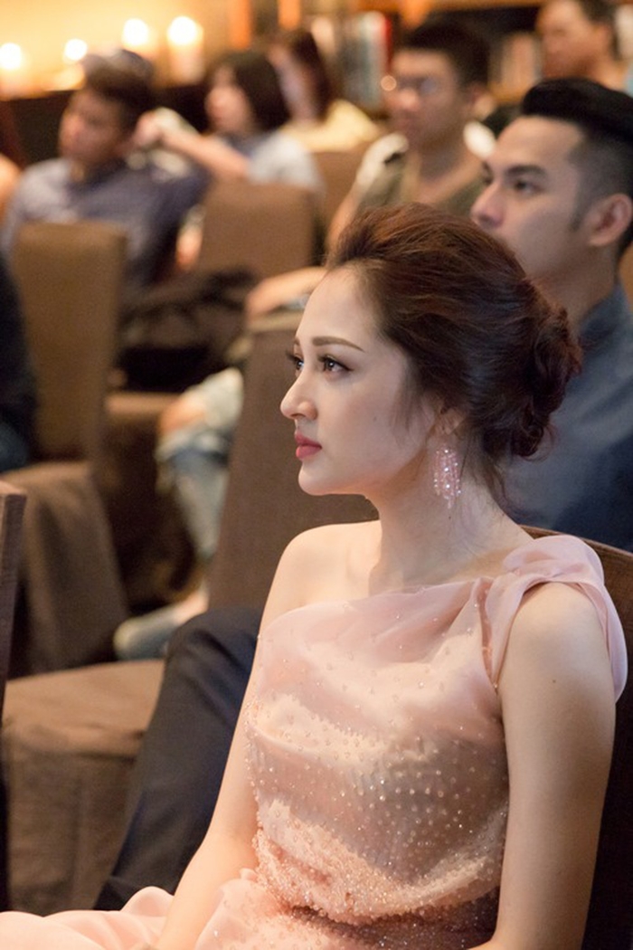 Bốn mỹ nhân Vbiz “muốn dìm cũng không thể chìm” bằng ảnh chụp lén