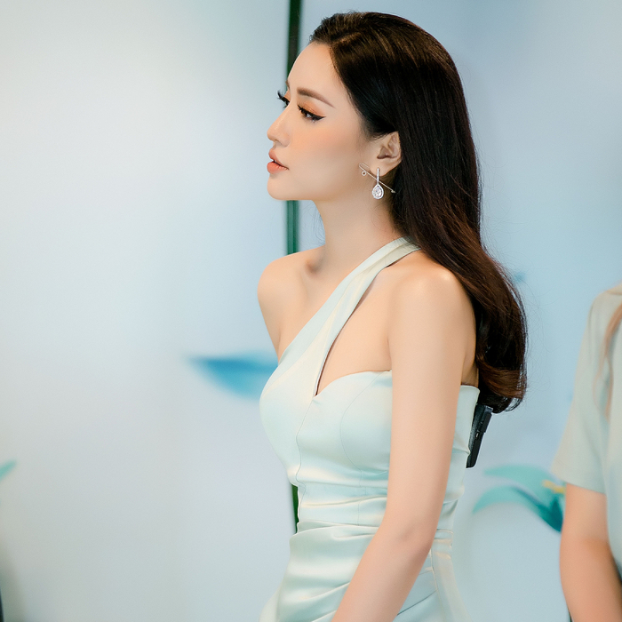 Bốn mỹ nhân Vbiz “muốn dìm cũng không thể chìm” bằng ảnh chụp lén