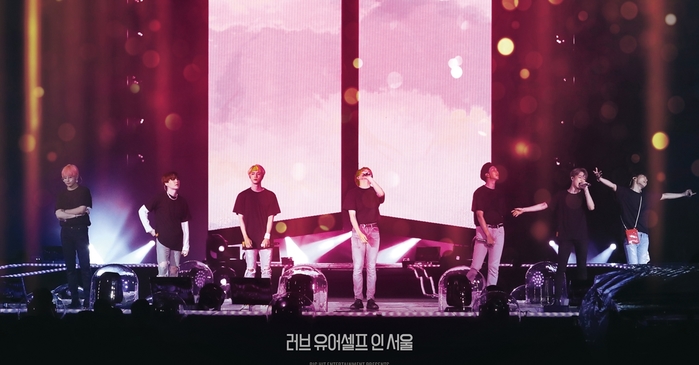 BTS, Lee Si Young và Park Sung Woong,… dắt tay nhau “xông đất” màn ảnh