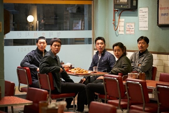 BTS, Lee Si Young và Park Sung Woong,… dắt tay nhau “xông đất” màn ảnh
