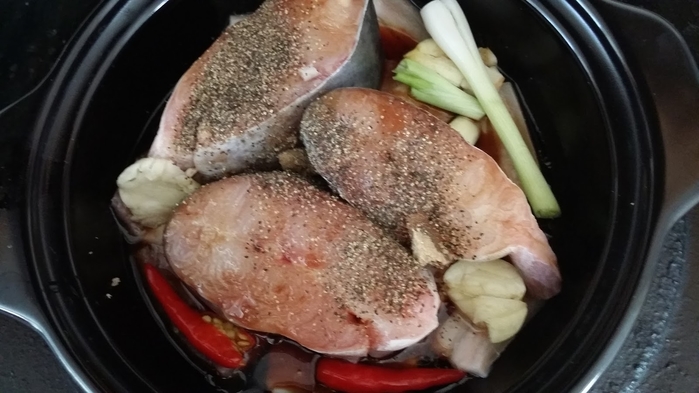Cá bông lau kho kiểu này thịt săn chắc, nước kho sệt, sánh, rất đậm đà