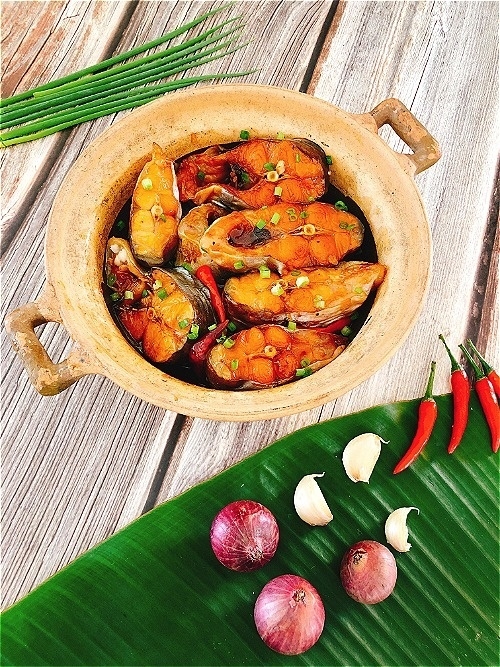 Cá bông lau kho kiểu này thịt săn chắc, nước kho sệt, sánh, rất đậm đà