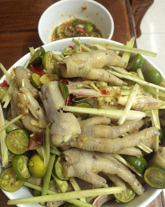 Mách bạn tuyệt chiêu làm chân gà ngâm sả tắc ngon khó cưỡng