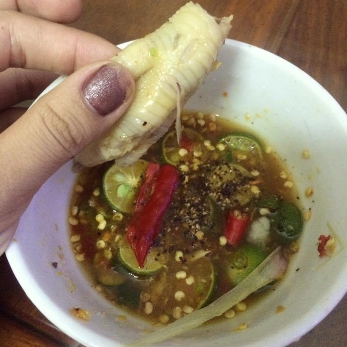 Mách bạn tuyệt chiêu làm chân gà ngâm sả tắc ngon khó cưỡng