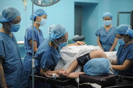 Cái dại lớn nhất của tôi là cho chồng vào phòng sinh!
