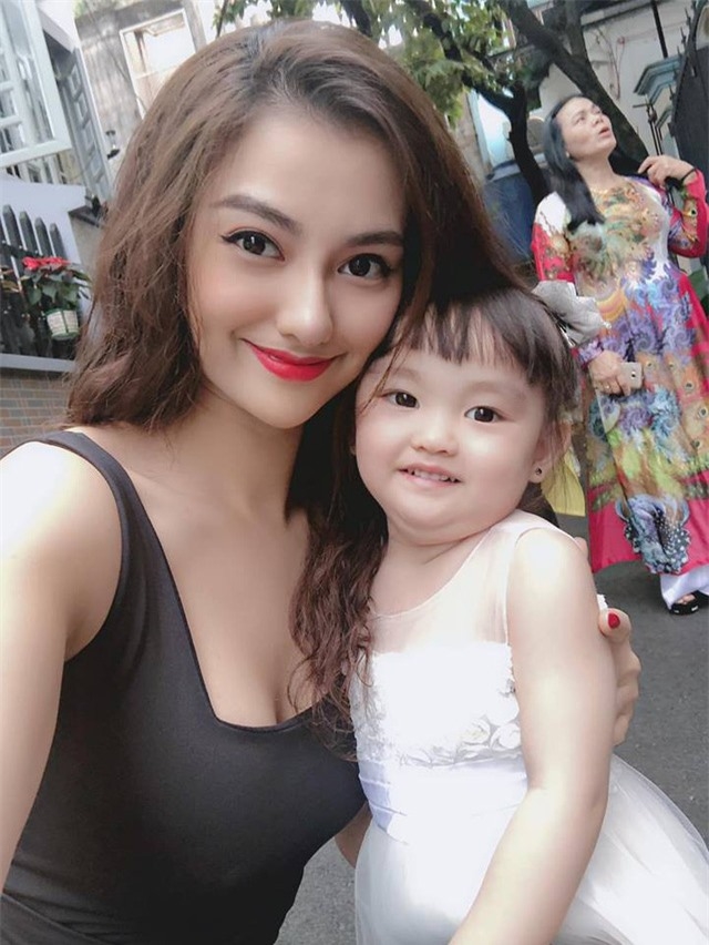 Mỹ nhân Việt dũng cảm công khai chuyện “dao kéo”