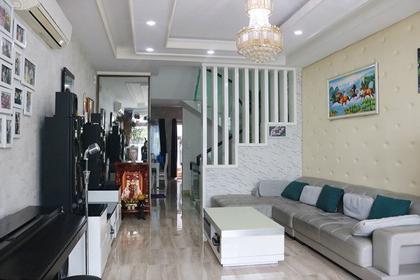 Cận cảnh ngôi biệt thự sang trọng của vợ chồng Ưng Hoàng Phúc