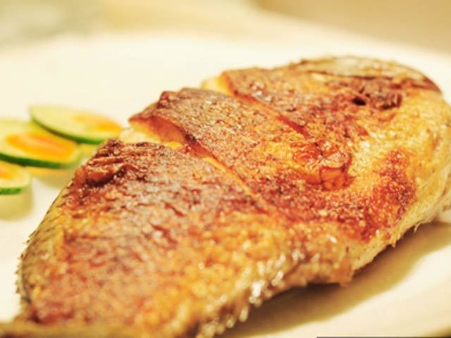 Chiêu thức rán cá không bị dính chảo của đầu bếp chị em hãy tham khảo