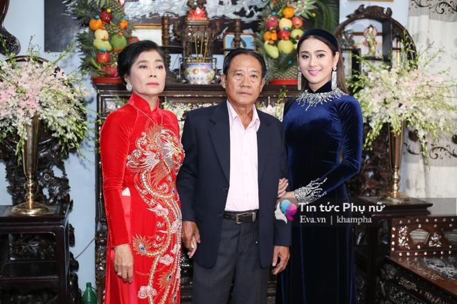Choang voi cua hoi mon cua sao Viet: Nguoi triu trit vang, nguoi duoc tang biet thu tien ti