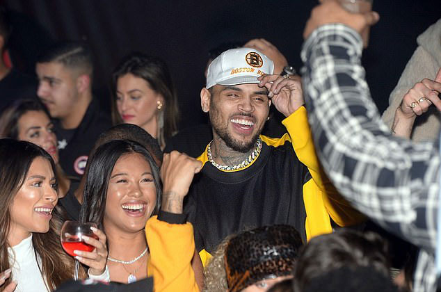 Rapper Chris Brown bị bắt giữ vì nghi án cưỡng bức phụ nữ tại Pháp