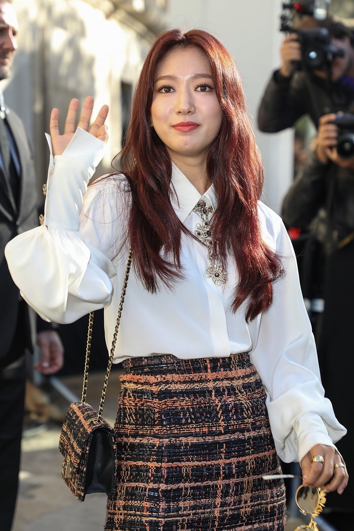 Chụp từ dưới khiến Suzy, Jennie phúng phính, Yoo Jung không góc chết