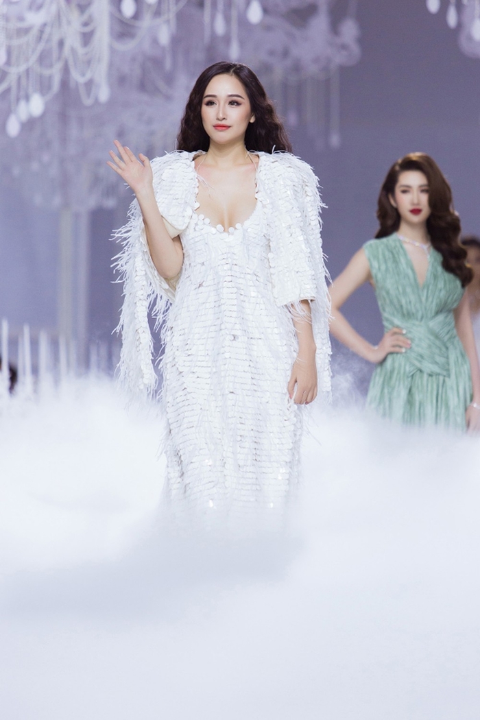 Chuyen giam can cua sao: Kaity Nguyen goi cam bao nhieu thi nhi sang nhưng ngươi nay lai
