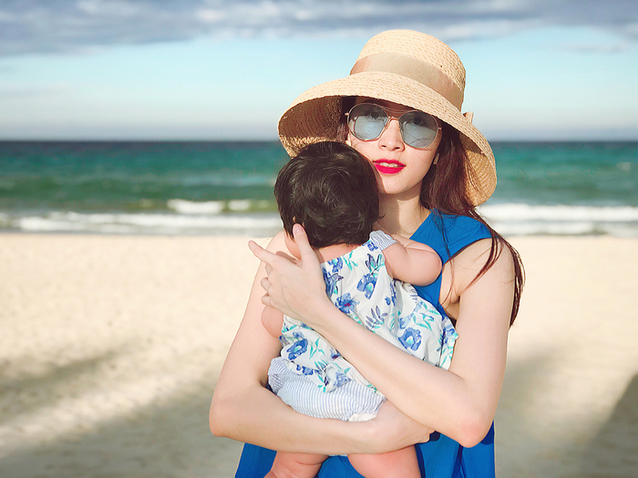 Con gái HH Đặng Thu Thảo và BST váy vóc đáng yêu siêu cấp