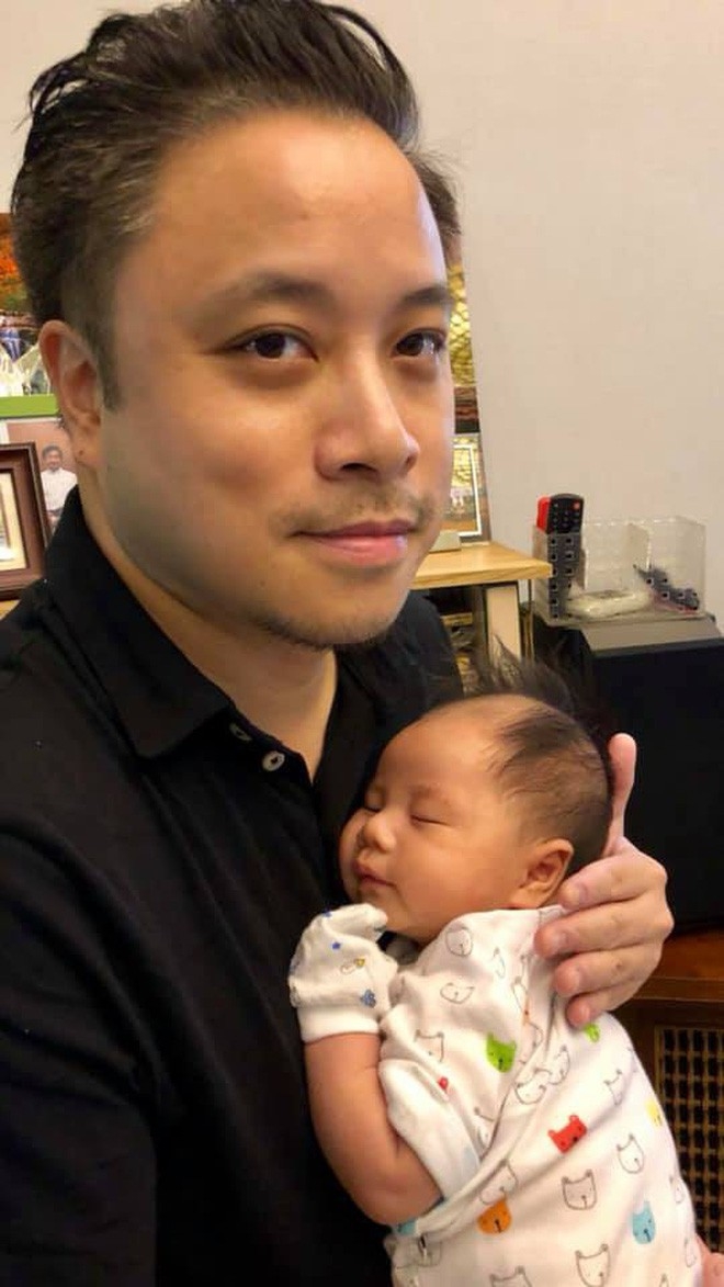 Con trai mới sinh của Victor Vũ giống bố như đúc cùng khuôn