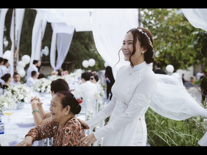 Cuộc sống sướng như tiên của các người đẹp lấy chồng hơn tuổi