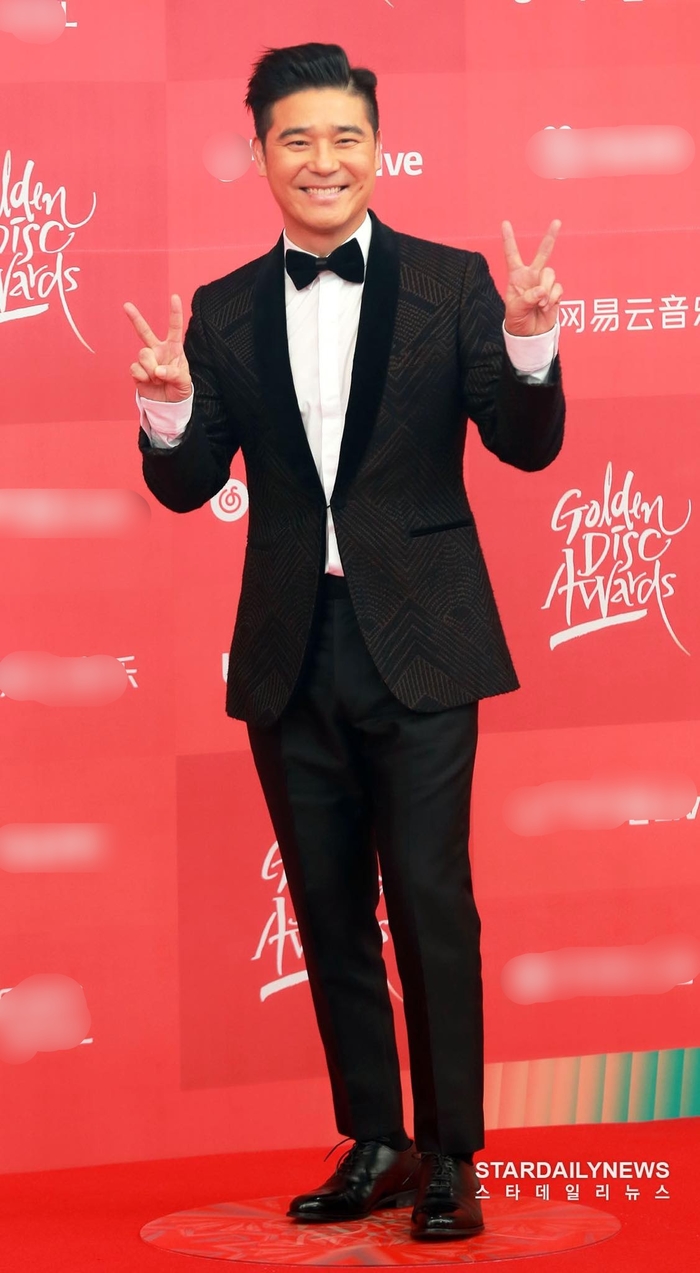 Dàn sao đổ bộ thảm đỏ Golden Disk Awards 2019