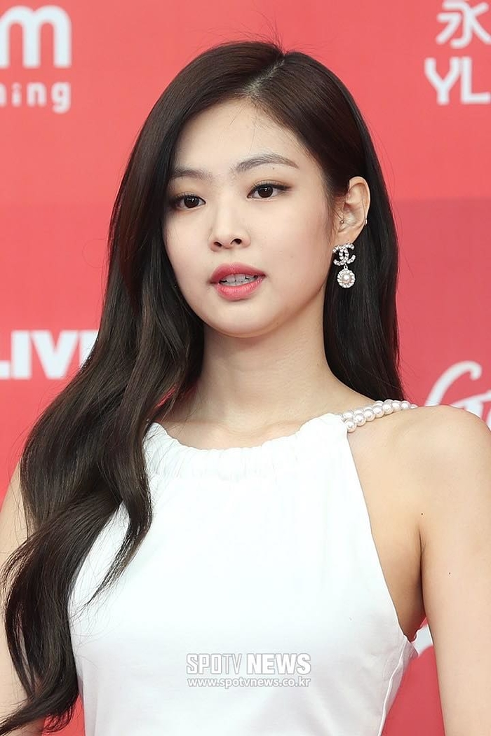 Dàn sao đổ bộ thảm đỏ Golden Disk Awards 2019