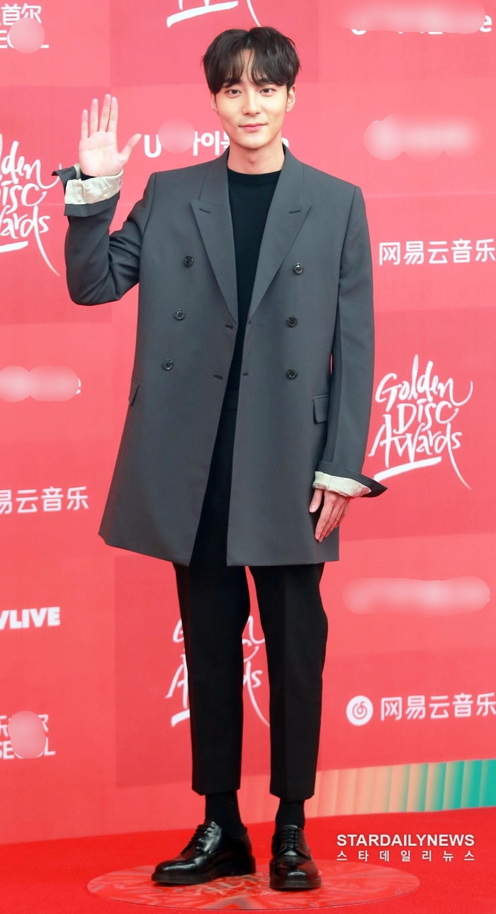 Dàn sao đổ bộ thảm đỏ Golden Disk Awards 2019