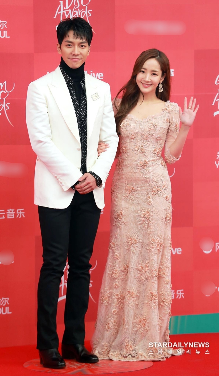 Dàn sao đổ bộ thảm đỏ Golden Disk Awards 2019