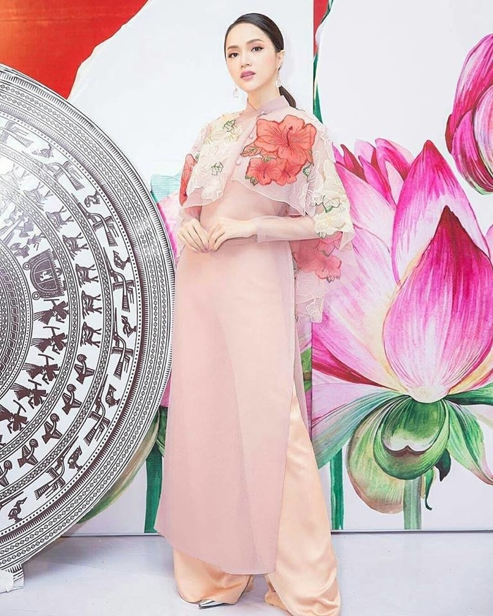 Top sao mặc đẹp - xấu: Hương Giang, Diễm My 9x xúng xính áo dài