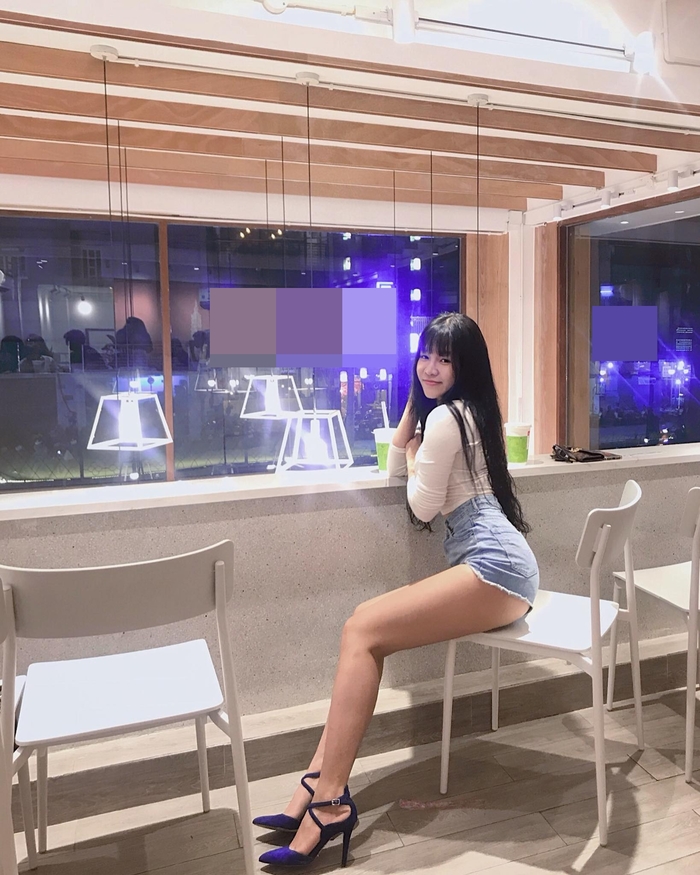 Diện quần 3cm bạn gái Lâm Tây “ăn đứt” dàn mỹ nhân Việt nổi tiếng sexy