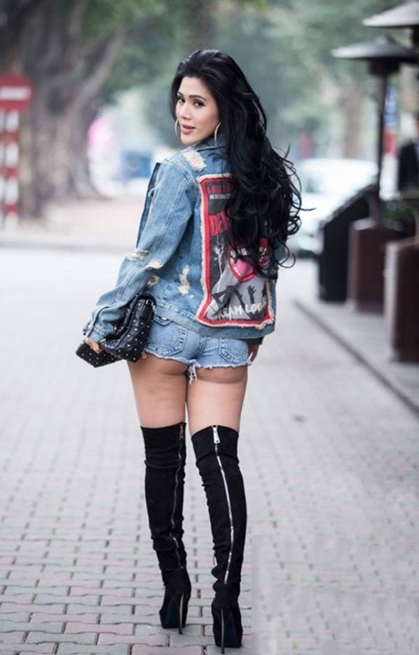 Diện quần 3cm bạn gái Lâm Tây “ăn đứt” dàn mỹ nhân Việt nổi tiếng sexy