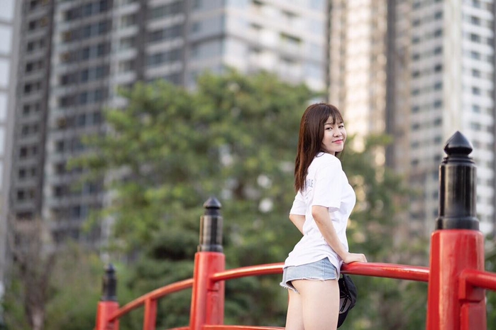 Diện quần 3cm bạn gái Lâm Tây “ăn đứt” dàn mỹ nhân Việt nổi tiếng sexy